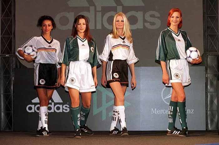 Сборная Германии получила самую красивую форму после 1990 года