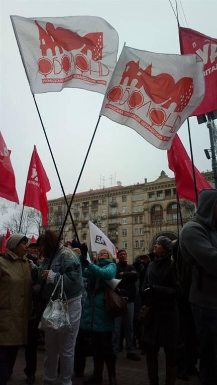 На митинге под Киевсоветом собралось около 400 оппозиционеров