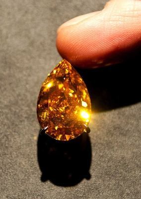 Самый крупный в мире оранжевый бриллиант ушел с молотка за $35,5 млн