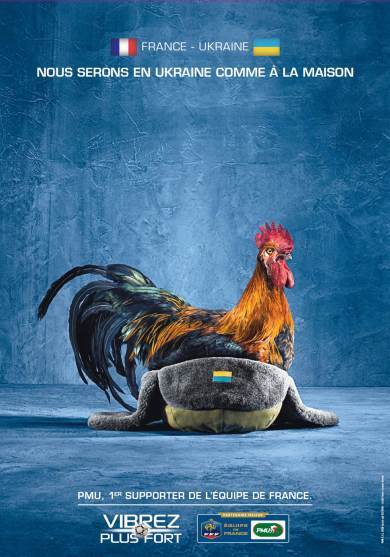 Французы рекламируют матч с Украиной петухом в шапке-ушанке