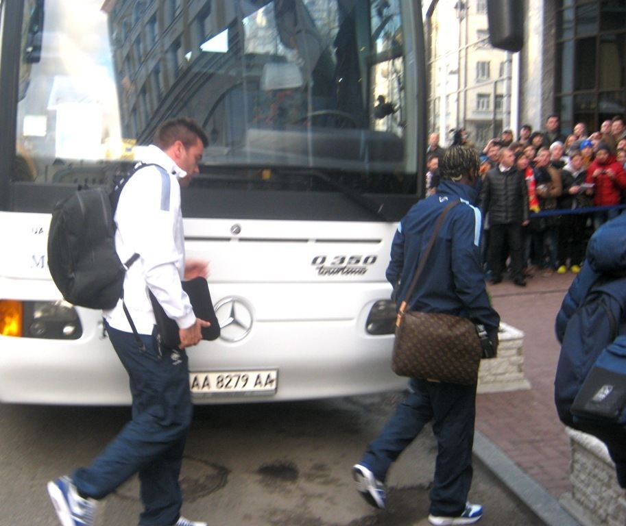 Сборную Франции встречали в Киеве криками "Слава Україні!"