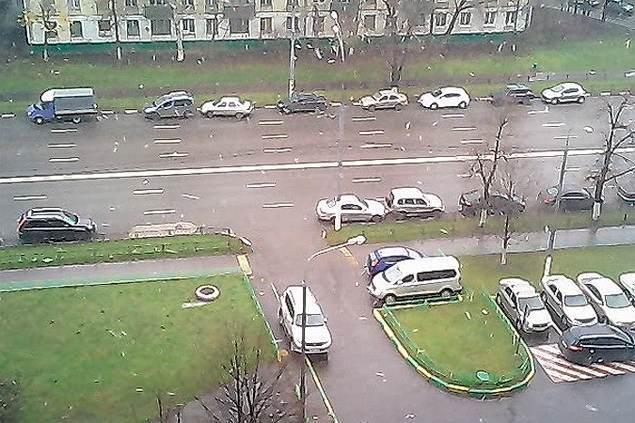 В Москве выпал снег: жители столицы в восторге