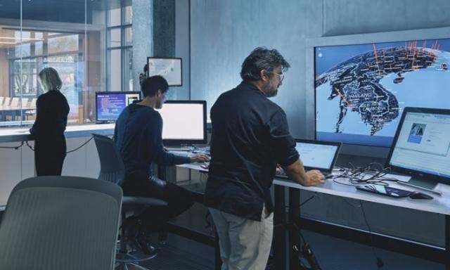 В Сети показали центр кибердетективов Microsoft