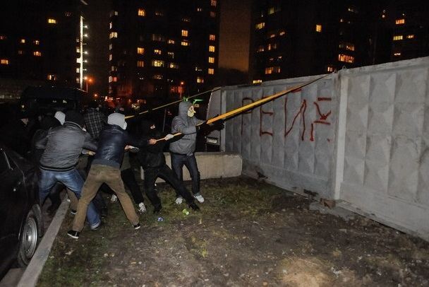 Строительный конфликт в Киеве: милиция применила слезоточивый газ