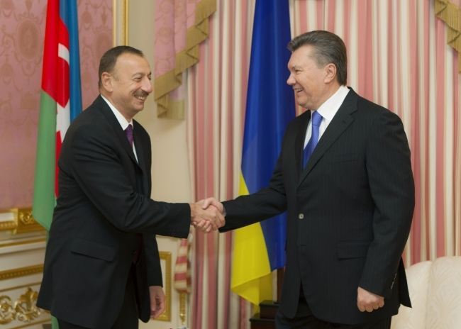 Президенти України та Азербайджану обмінялися орденами