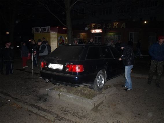 В Тернополе иномарка въехала в людей на остановке