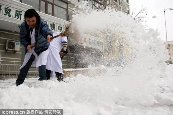 Снегопад в Китае: транспорт парализован, не работают школы
