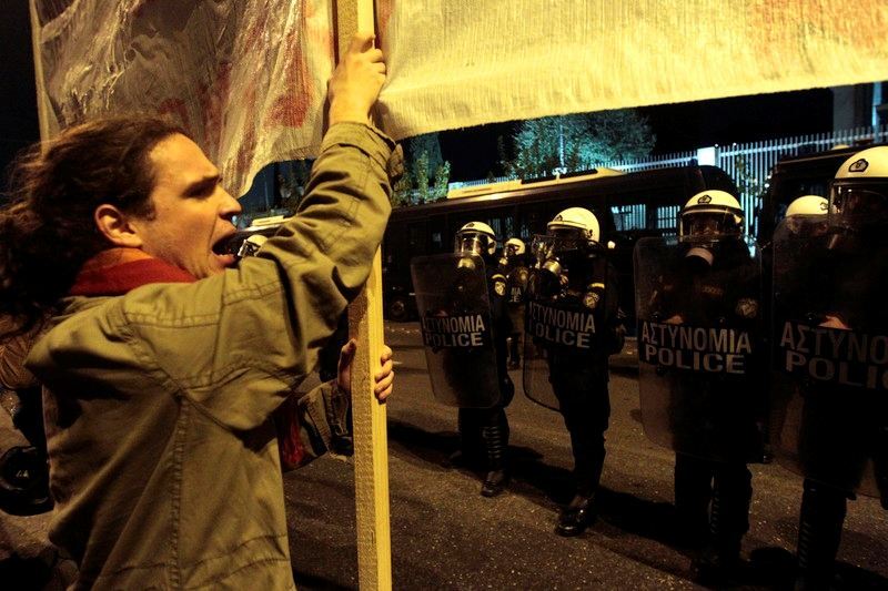 В Афинах антифашистские митинги прошли под лозунгами "МВФ, ЕС - вон!"