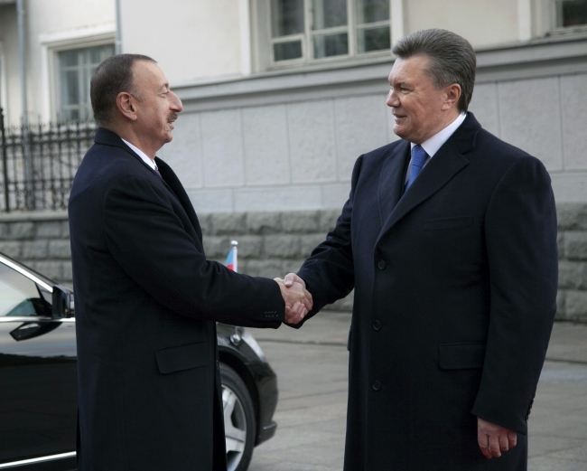 Президенти України та Азербайджану обмінялися орденами