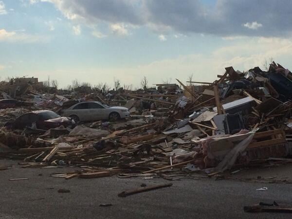 Торнадо обрушилось на штат Иллинойс: есть жертвы