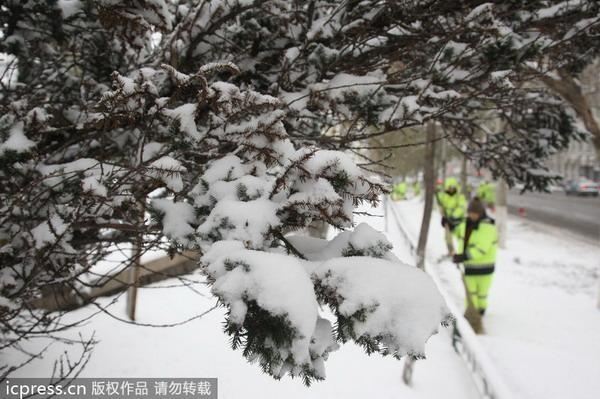 Снігопад у Китаї: транспорт паралізований, не працюють школи