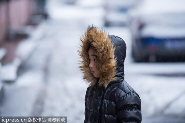Снігопад у Китаї: транспорт паралізований, не працюють школи