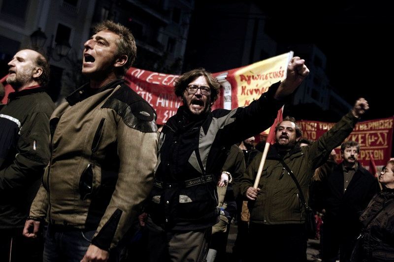 В Афинах антифашистские митинги прошли под лозунгами "МВФ, ЕС - вон!"