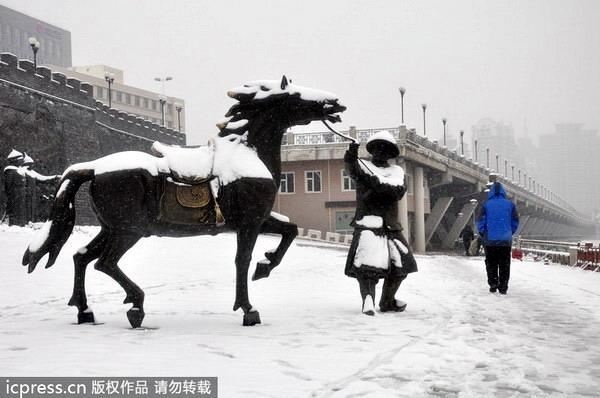 Снегопад в Китае: транспорт парализован, не работают школы