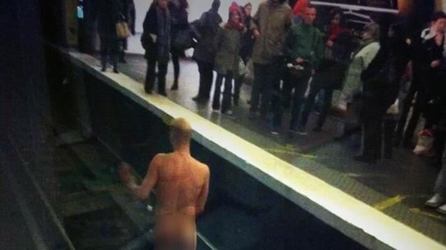 Голый мужчина парализовал метро Парижа