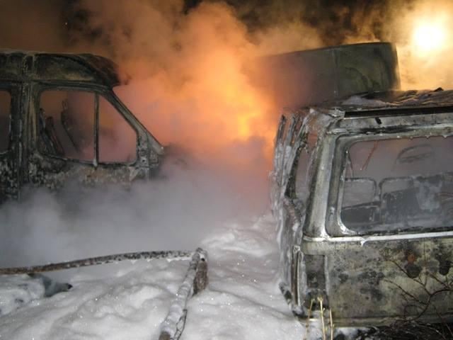 В Киеве ночью подожгли десять автомобилей