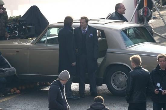 Усатый блондин Джонни Депп предстал в образе жулика