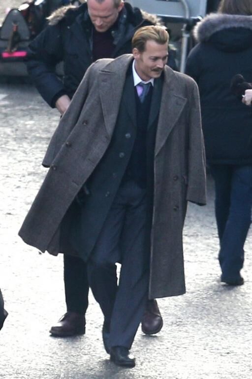 Усатый блондин Джонни Депп предстал в образе жулика