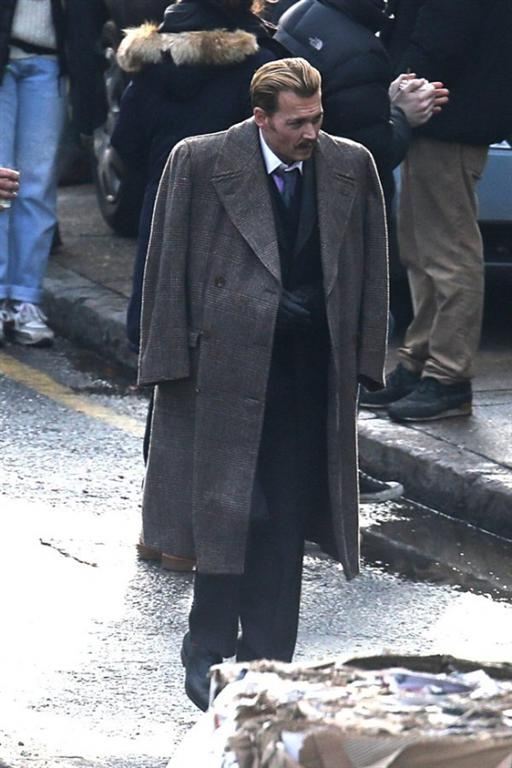 Усатый блондин Джонни Депп предстал в образе жулика