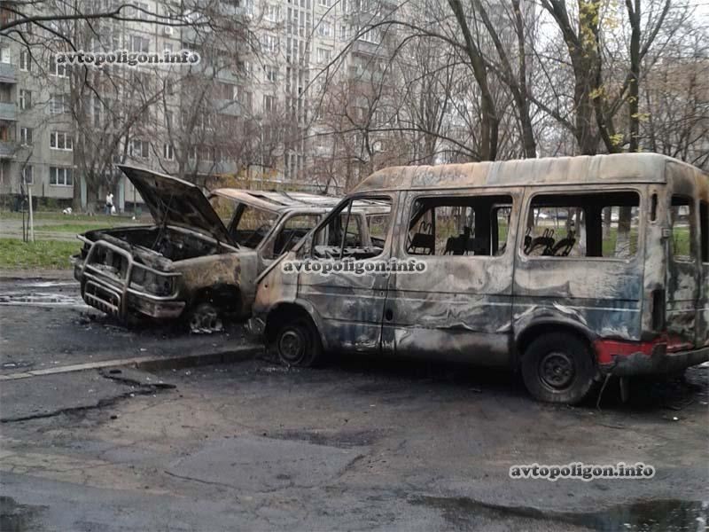 В Киеве ночью горели автомобили