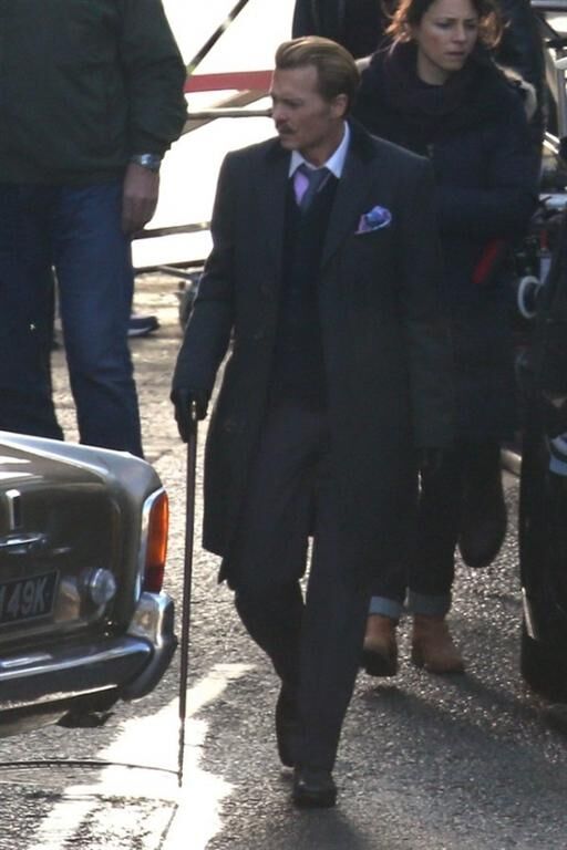 Усатый блондин Джонни Депп предстал в образе жулика