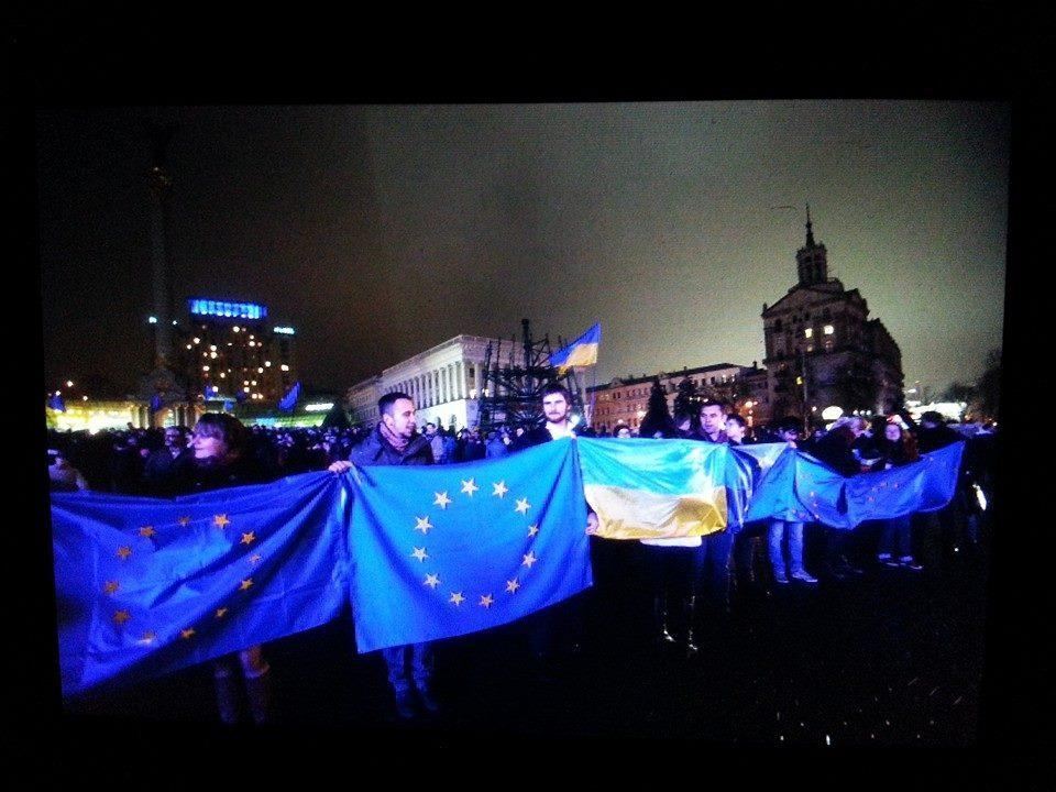 На Майдане собираются украинцы, возмущенные приостановкой евроинтеграции