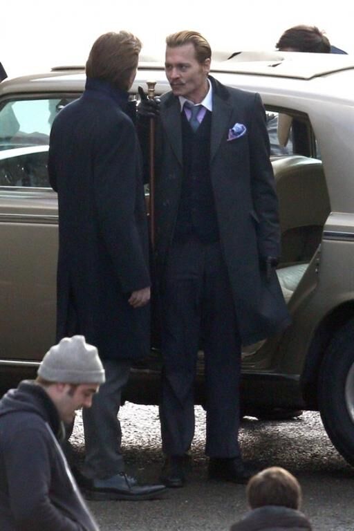 Усатый блондин Джонни Депп предстал в образе жулика