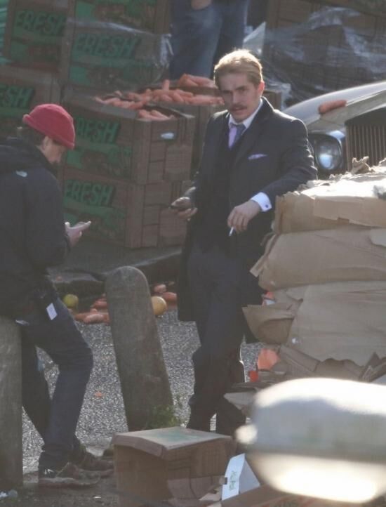 Усатый блондин Джонни Депп предстал в образе жулика