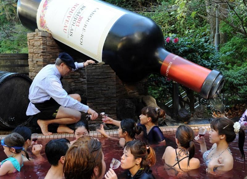 По всему миру стартовали продажи французского вина Божоле нуво