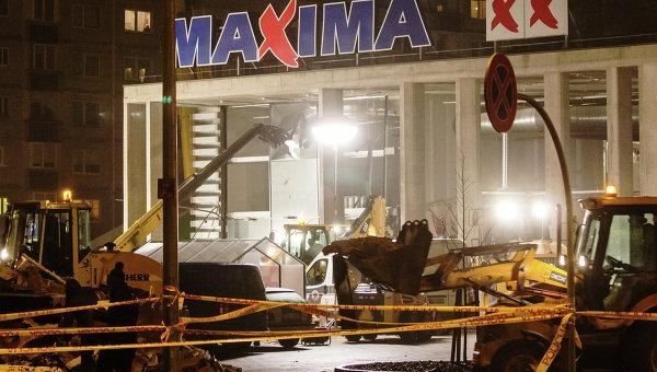 Обрушение торгового центра в Риге: число жертв растет