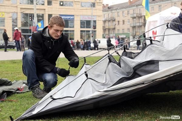 Евромайдан поширився на Львів, Чернівці, Донецьк, Івано-Франківськ і Луцьк