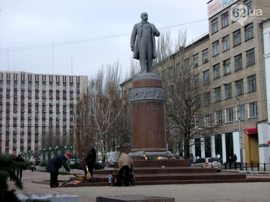 У Донецьку пам'ять жертв Голодомору вшанували близько 20 осіб