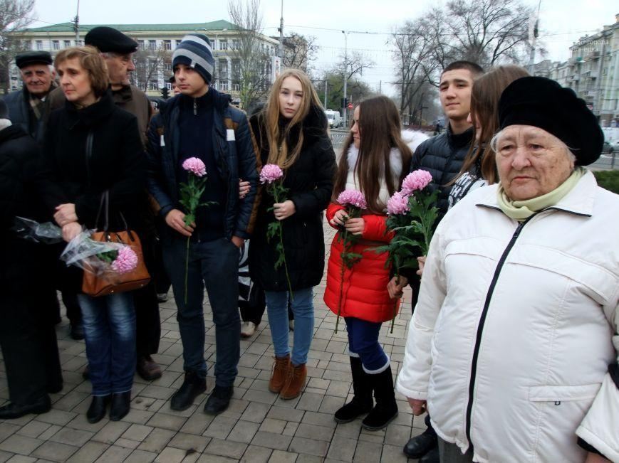 У Донецьку пам'ять жертв Голодомору вшанували близько 20 осіб