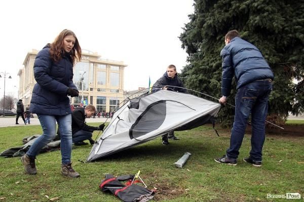 Евромайдан распространился на Львов, Черновцы, Донецк, Ивано-Франковск и Луцк