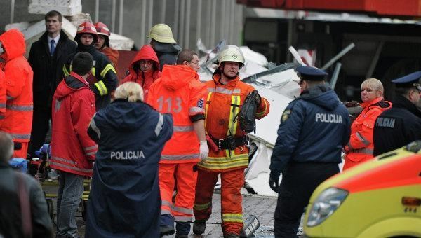 Обвалення торгового центру в Ризі: число жертв зростає