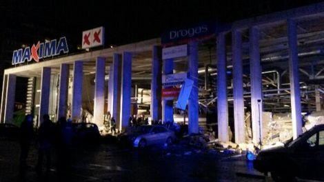 Количество погибших при обрушении торгового центра в Риге увеличилось