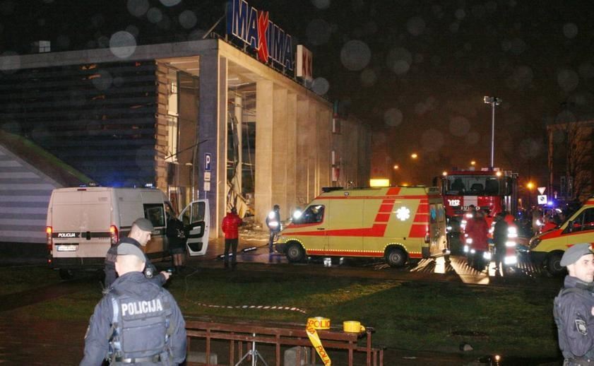При обваленні даху ТЦ в Ризі загинули 26 людей