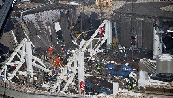 Обвалення торгового центру в Ризі: число жертв зростає