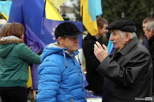 Евромайдан поширився на Львів, Чернівці, Донецьк, Івано-Франківськ і Луцьк