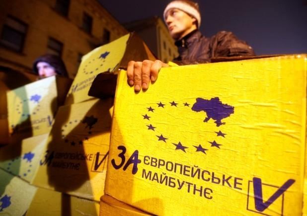 "Евронаступ" передав Януковичу більше мільйона підписів за євроінтеграцію