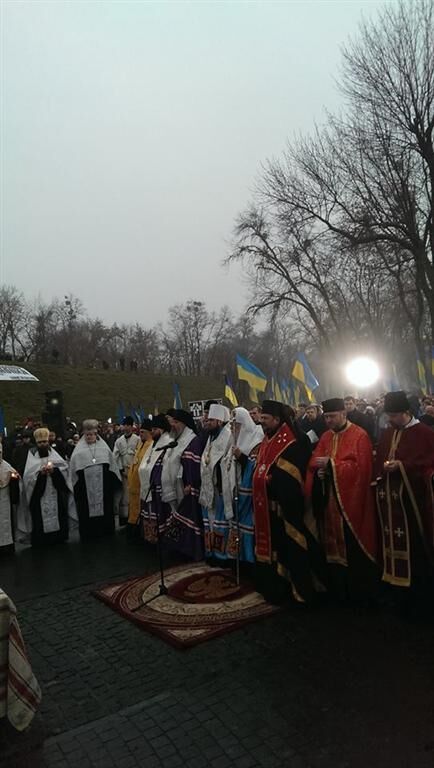 В Киеве зажгли свечи в честь памяти жертв Голодомора