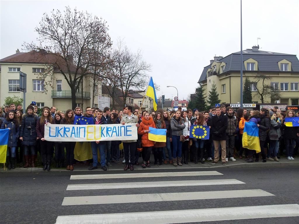 Евромайданы в поддержку Украины прошли в Польше, Индии и Южной Корее