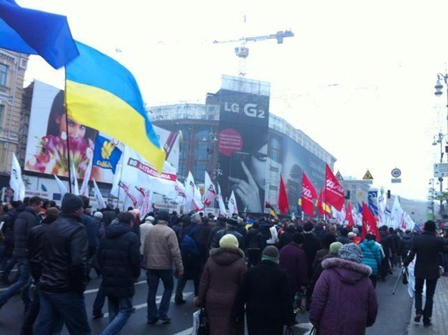 В Киеве стартовало шествие "За европейскую Украину!"