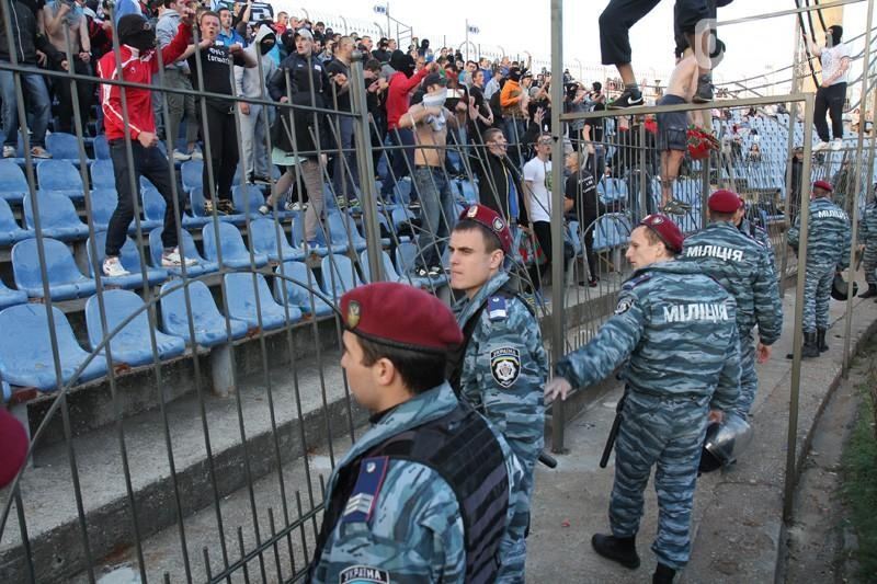 Милиция ищет болельщиков "Таврии", устроивших погром на матче