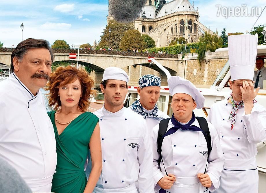 Звезды сериала "Кухня" сбежали от СМИ в Париж