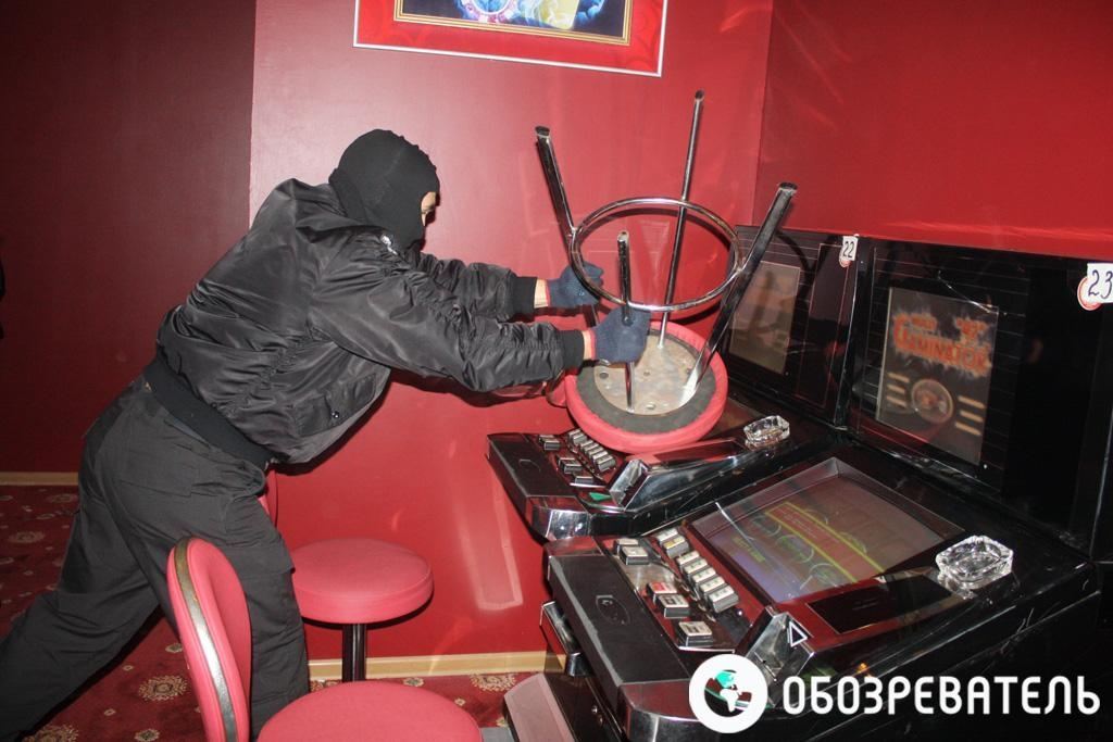 В Вишневом разгромили салон подпольных азартных игр