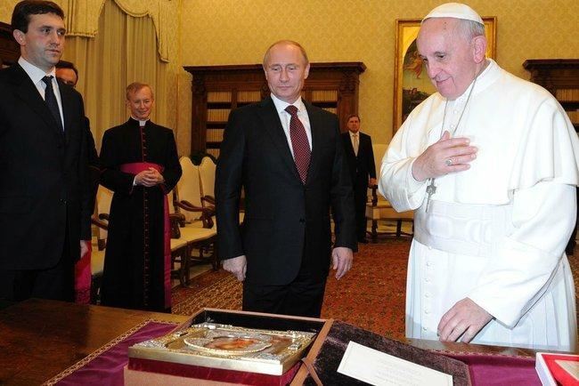 Путін зустрівся з Папою Римським