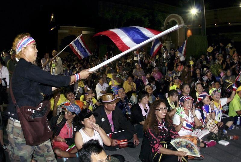 В Таиланде начали объявлять режим ЧП из-за протеста