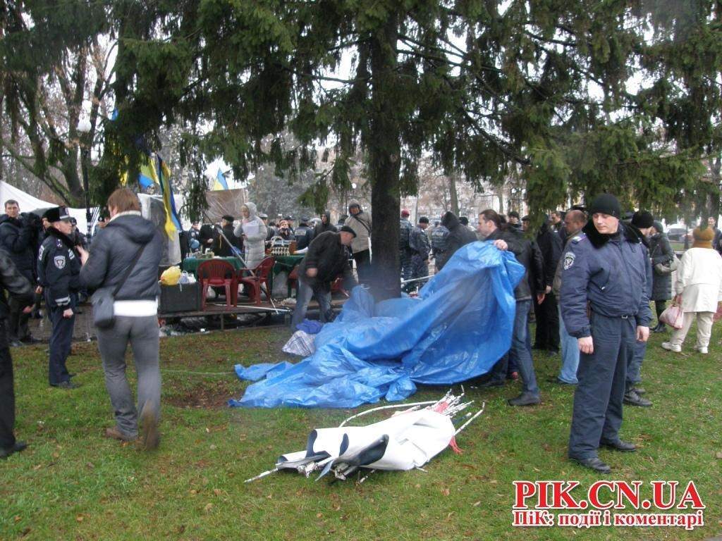 У Чернігові мітингувальник влаштував самоспалення через знесення Евромайдана