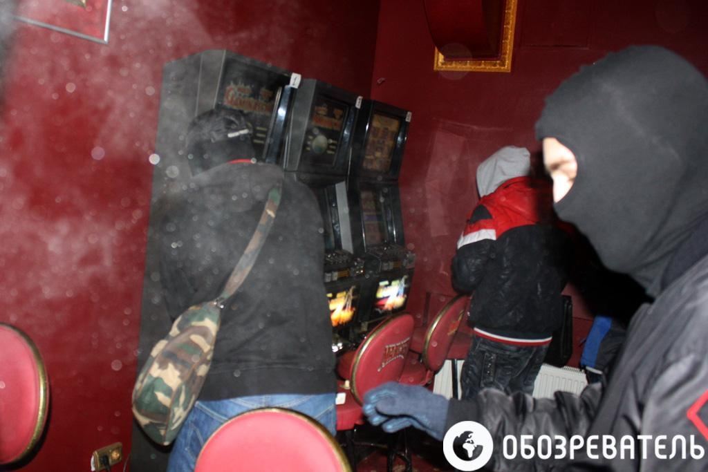 В Вишневом разгромили салон подпольных азартных игр